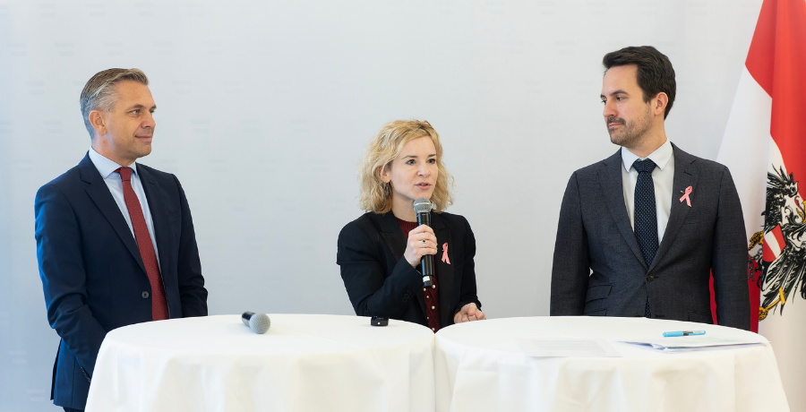 Foto vom Podium der Auftaktveranstaltung am 21. Oktober 2026