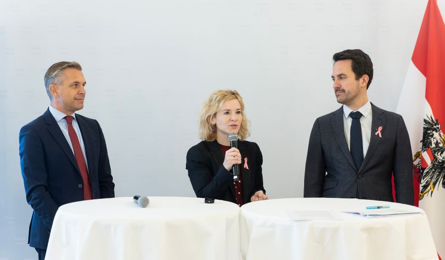 Foto vom Podium der Auftaktveranstaltung am 21. Oktober 2026